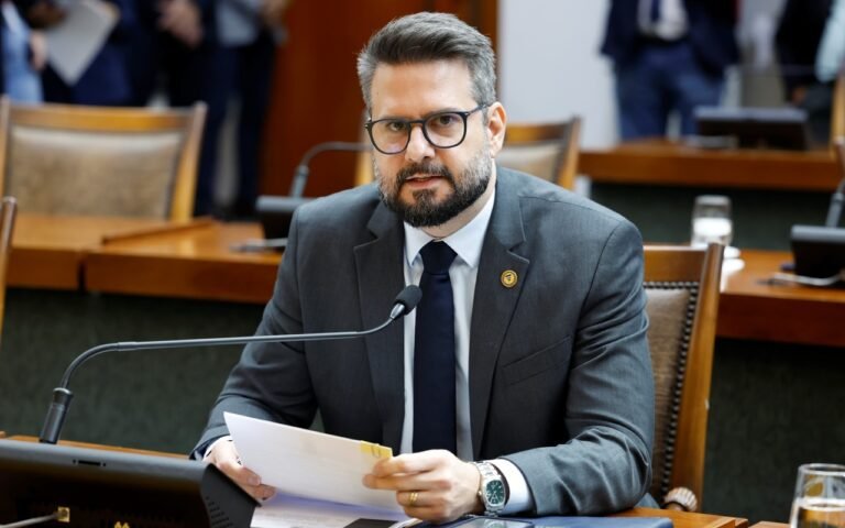 Aleto aprova projeto contra violência política sofrida por mulheres