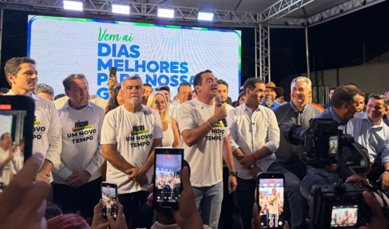 "Ataídes, Laurez e toda a história do Tocantins cabem aqui", diz Alexandre ao selar adesão de Amélio e mais três ao MDB.