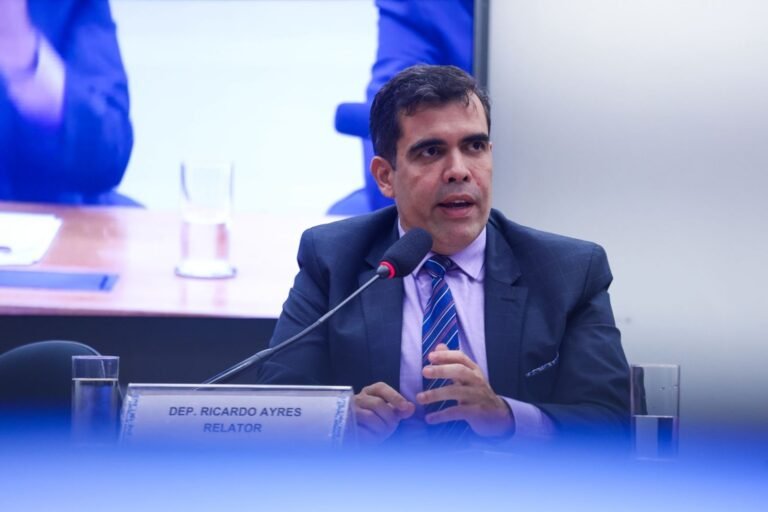 Ricardo Ayres manterá vice-liderança do maior bloco da Câmara