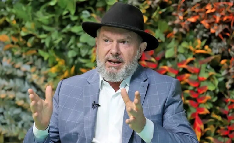 Carlesse pode anunciar pré-candidatura ao Senado em breve.