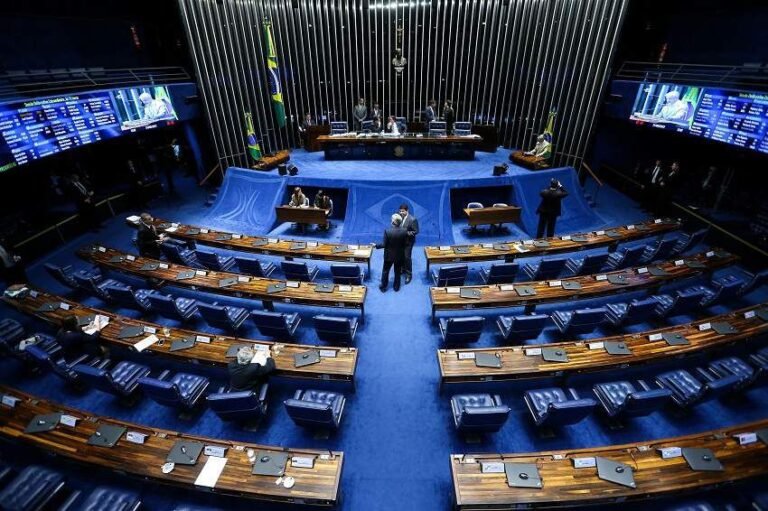 Corrida ao Senado em TO combina favoritos, apostas e incógnitas com cerca de dez nomes entre confirmados e citados.